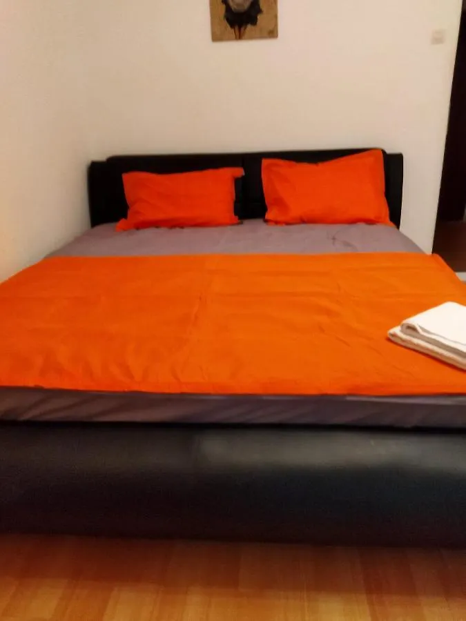 Appartement Metroufavoritgarsonieraaficotroceni à Bucarest
